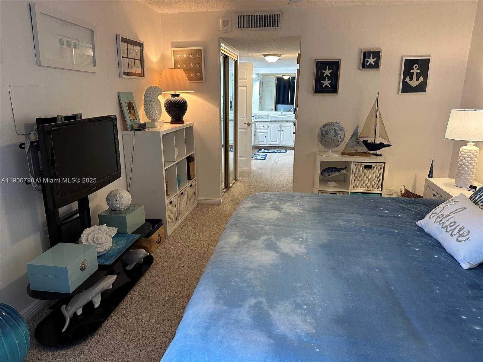 Small Image of 6039 COLLINS AVE #1529, Miami Beach Number 14