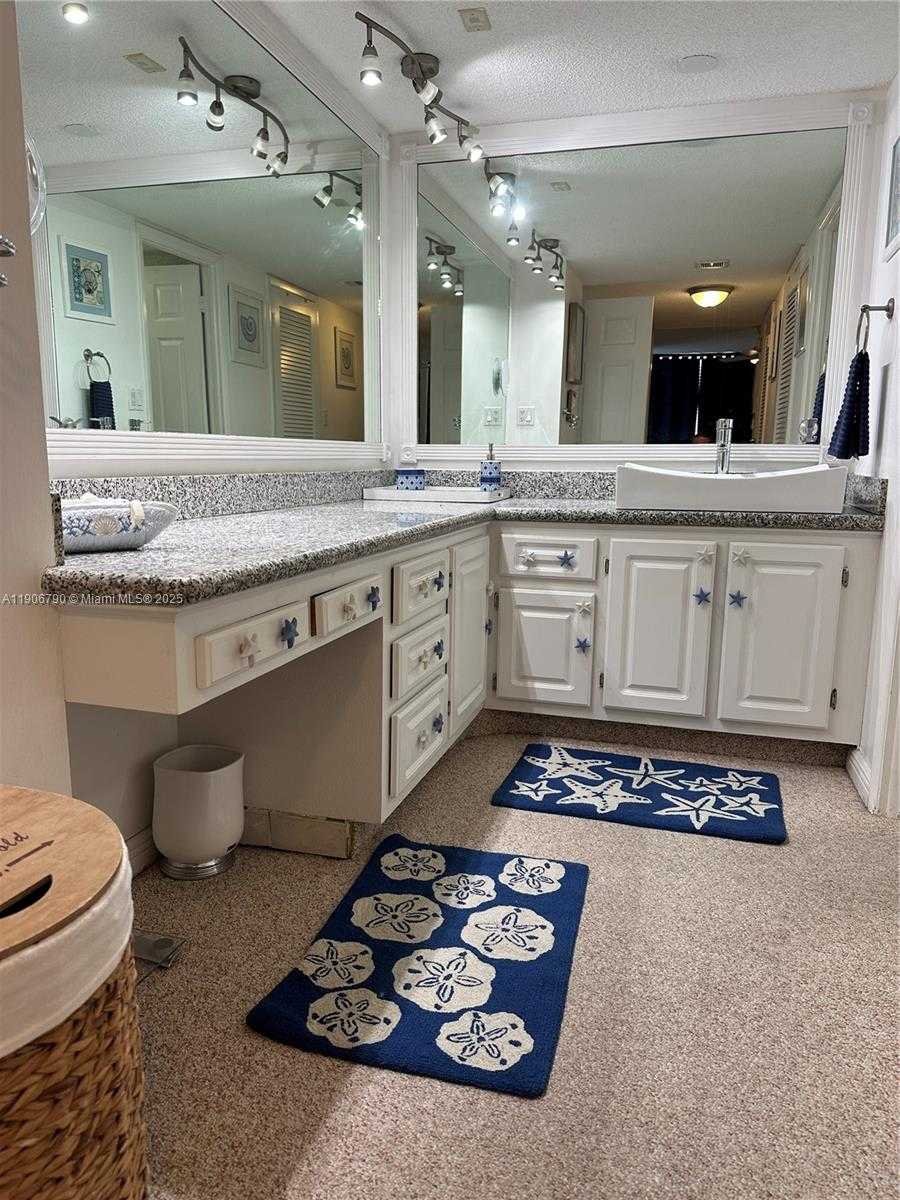 Small Image of 6039 COLLINS AVE #1529, Miami Beach Number 15