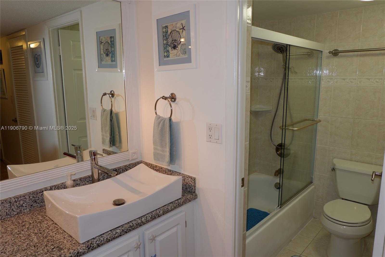 Small Image of 6039 COLLINS AVE #1529, Miami Beach Number 16