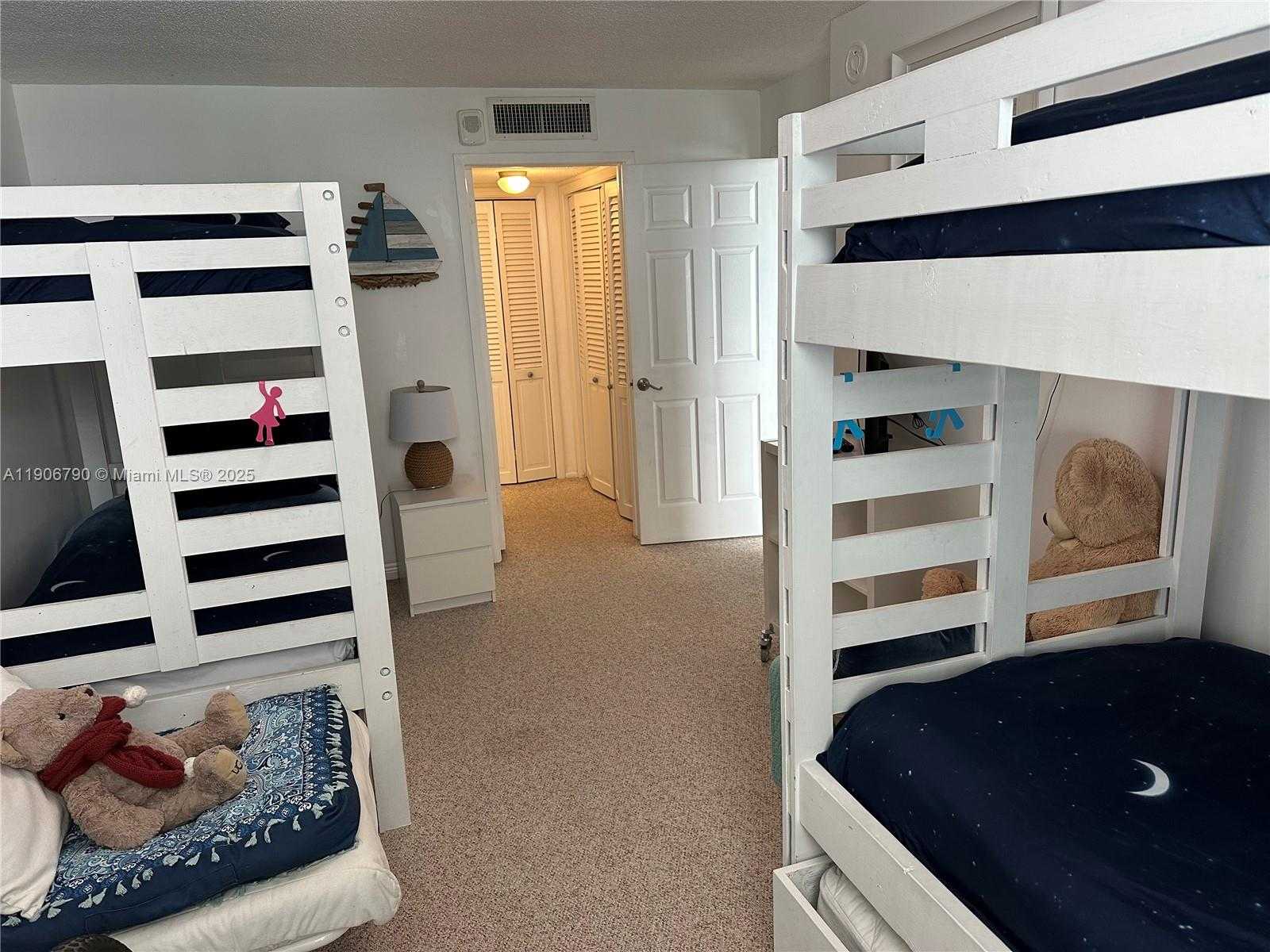 Small Image of 6039 COLLINS AVE #1529, Miami Beach Number 20