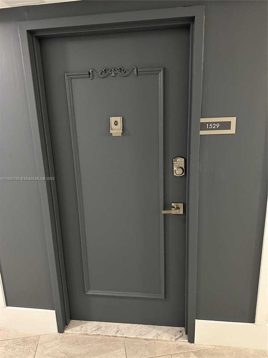 Small Image of 6039 COLLINS AVE #1529, Miami Beach Number 25