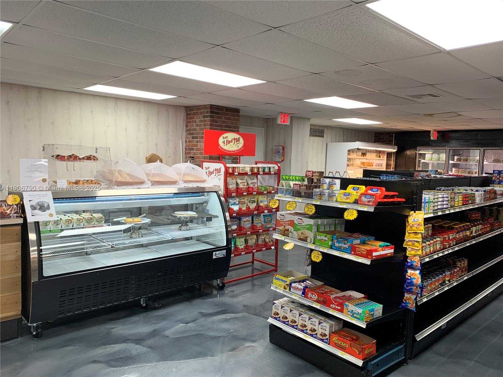 Small Image of 6039 COLLINS AVE #1529, Miami Beach Number 32