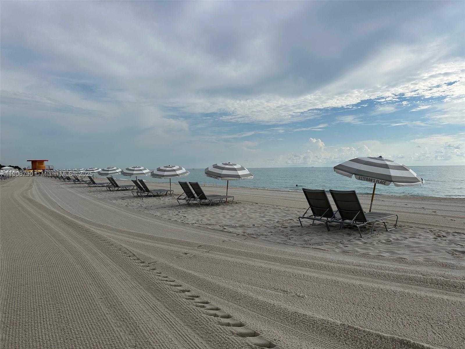 Small Image of 6039 COLLINS AVE #1529, Miami Beach Number 35