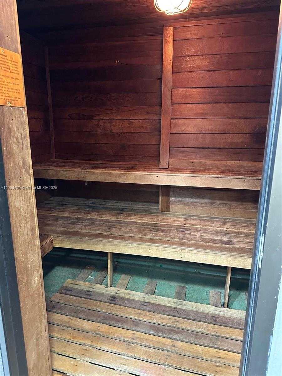 Small Image of 6039 COLLINS AVE #1529, Miami Beach Number 37