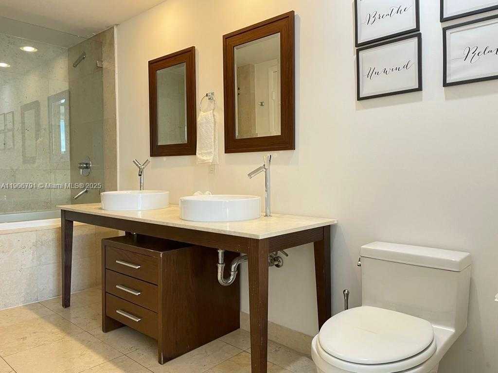 Small Image of 485 BRICKELL AVE #3607, Miami Number 10