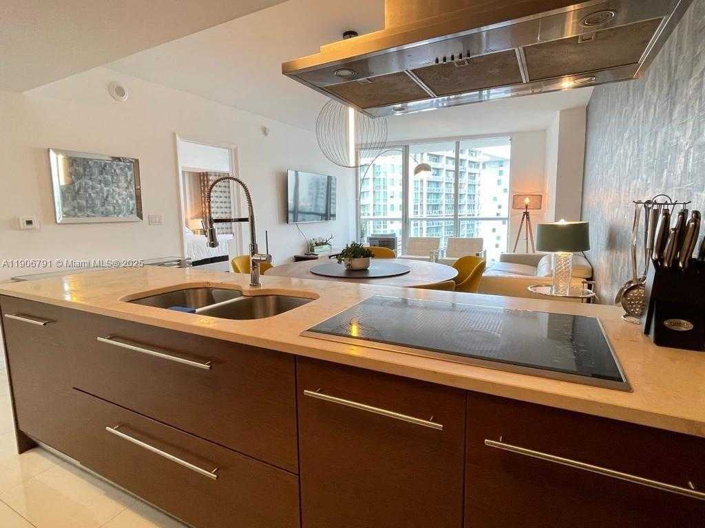 Small Image of 485 BRICKELL AVE #3607, Miami Number 12