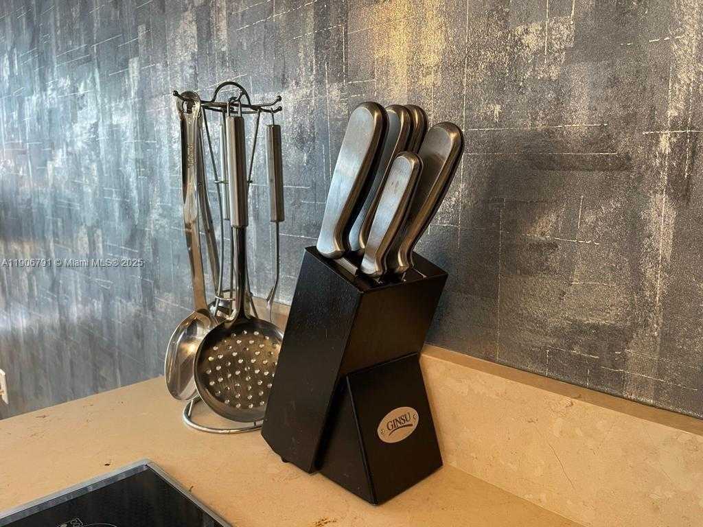 Small Image of 485 BRICKELL AVE #3607, Miami Number 14