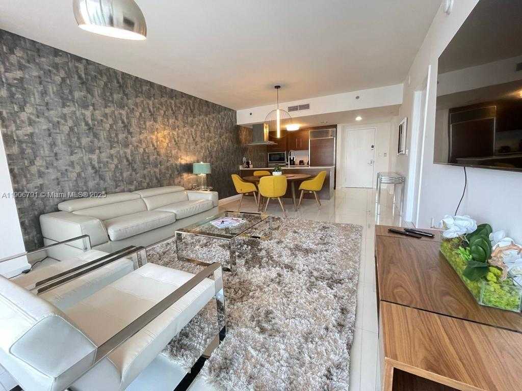 Small Image of 485 BRICKELL AVE #3607, Miami Number 3