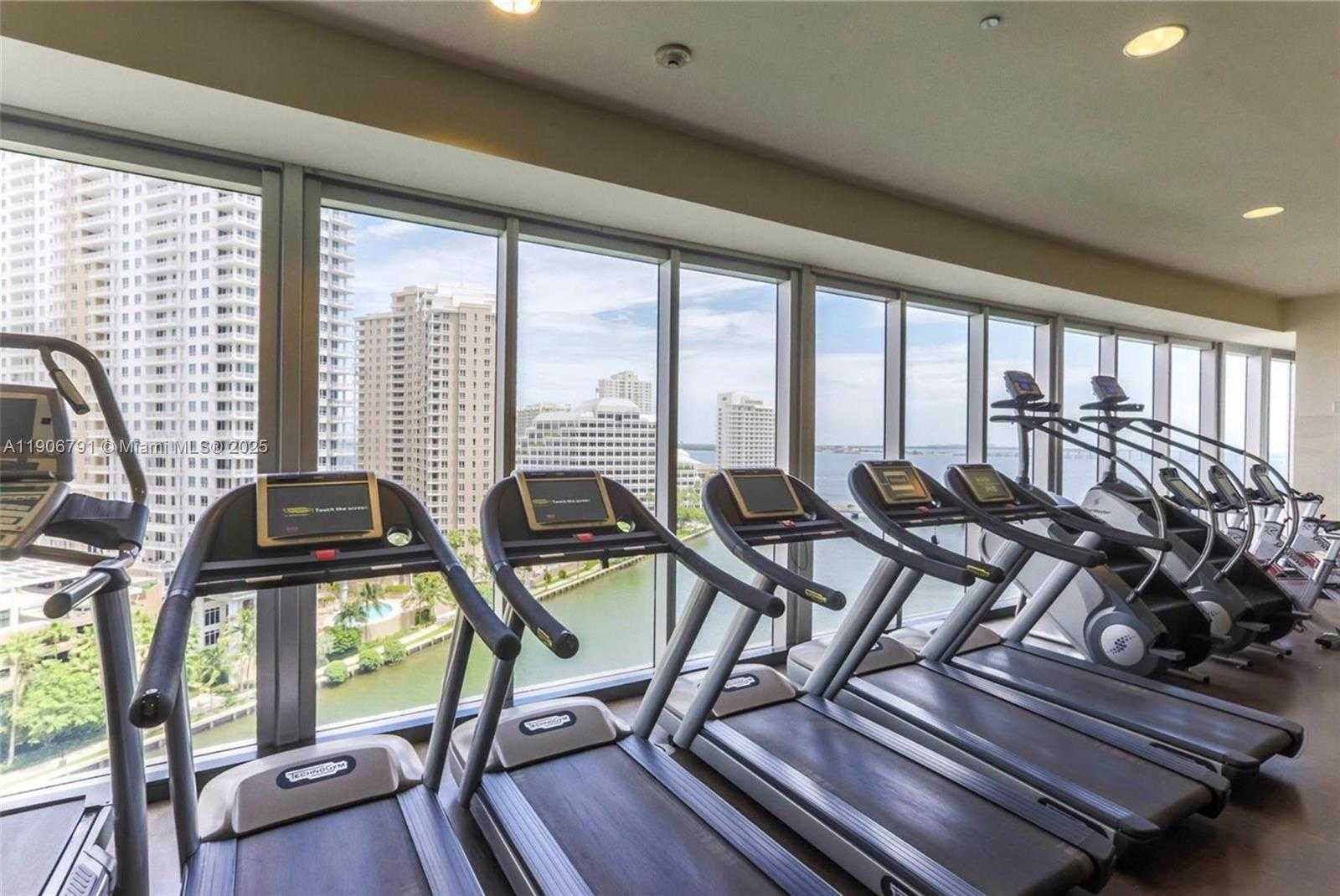 Small Image of 485 BRICKELL AVE #3607, Miami Number 31