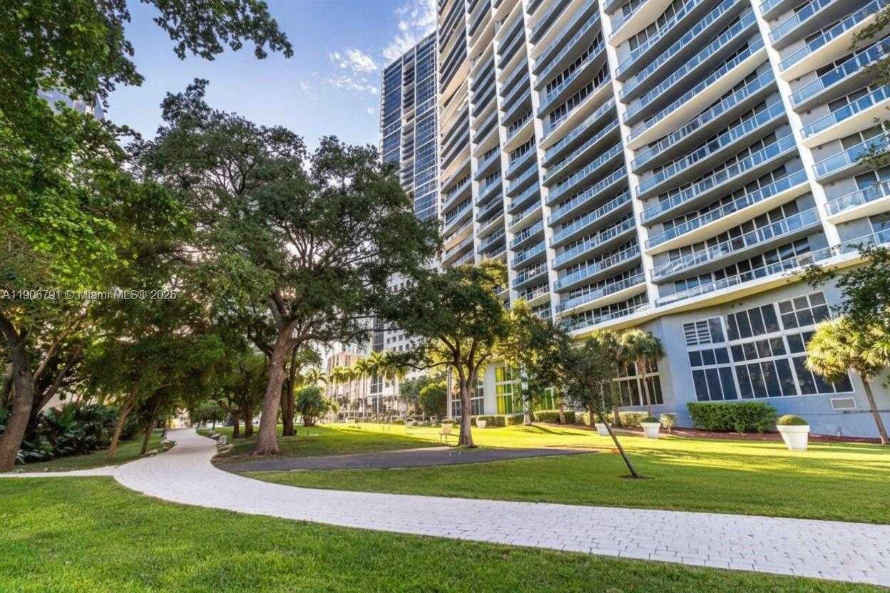 Small Image of 485 BRICKELL AVE #3607, Miami Number 36