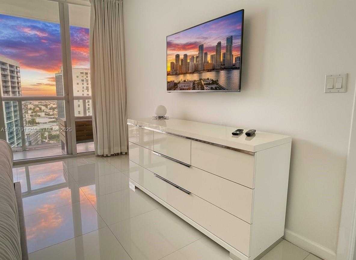 Small Image of 485 BRICKELL AVE #3607, Miami Number 7