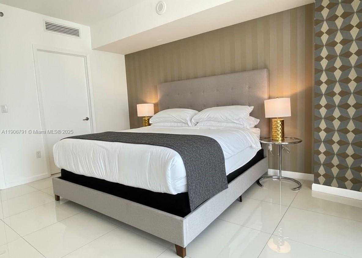 Small Image of 485 BRICKELL AVE #3607, Miami Number 8