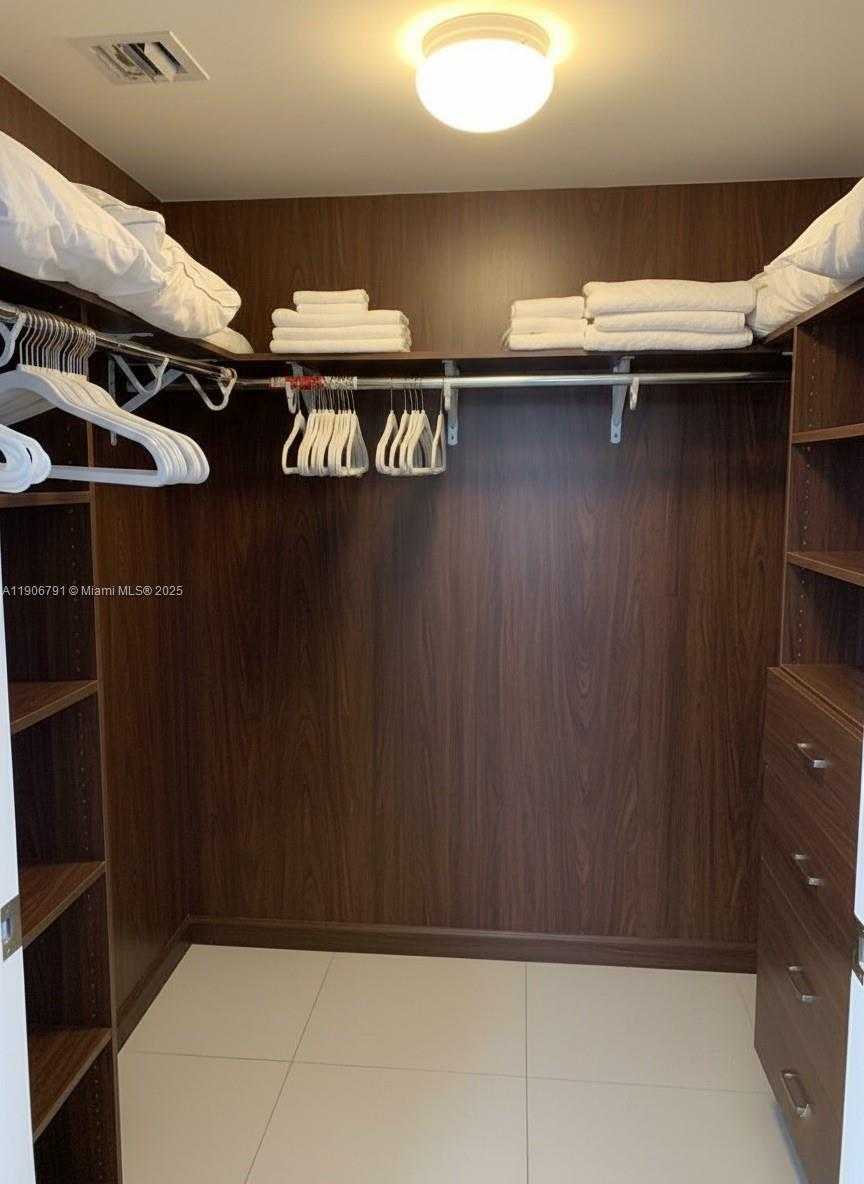 Small Image of 485 BRICKELL AVE #3607, Miami Number 9