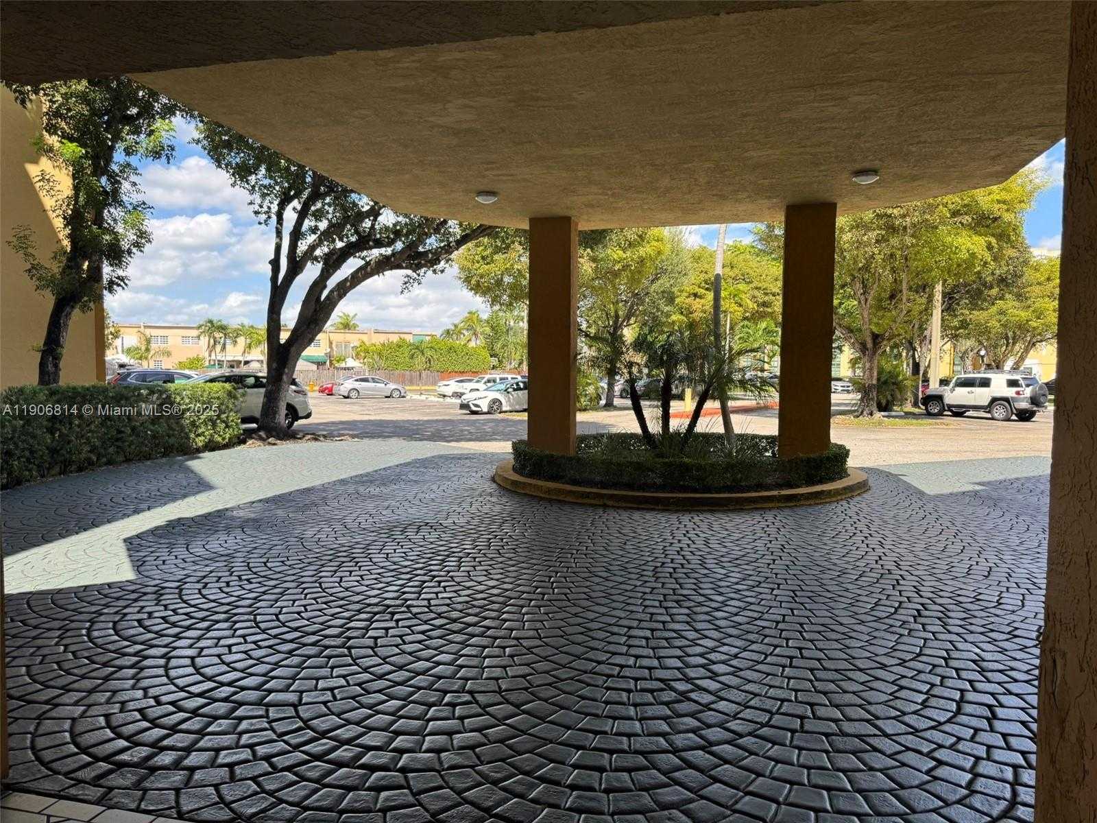 Small Image of 11800 SOUTH WEST 18TH ST #422-4, Miami Number 3