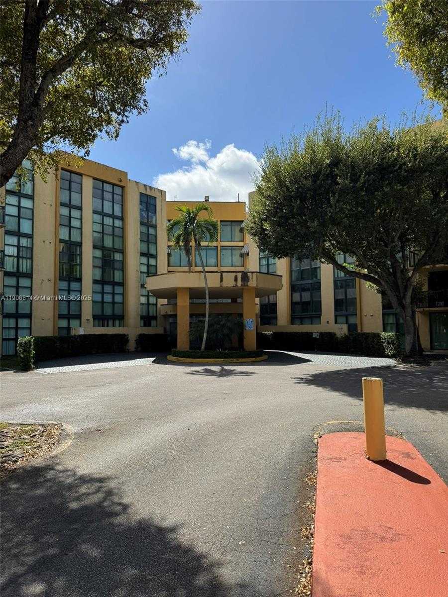 Small Image of 11800 SOUTH WEST 18TH ST #422-4, Miami Number 31