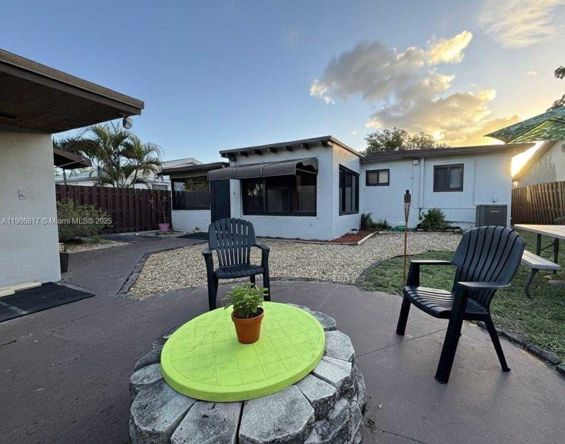 Small Image of 117 NORTH EAST 2ND TER, Hallandale Beach Number 18