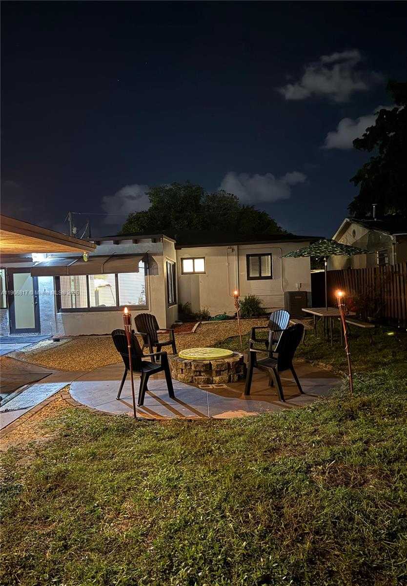 Small Image of 117 NORTH EAST 2ND TER, Hallandale Beach Number 21