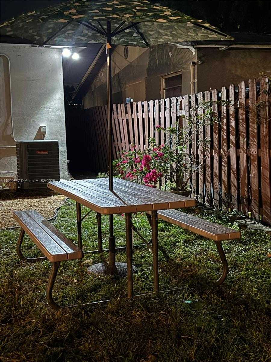 Small Image of 117 NORTH EAST 2ND TER, Hallandale Beach Number 25