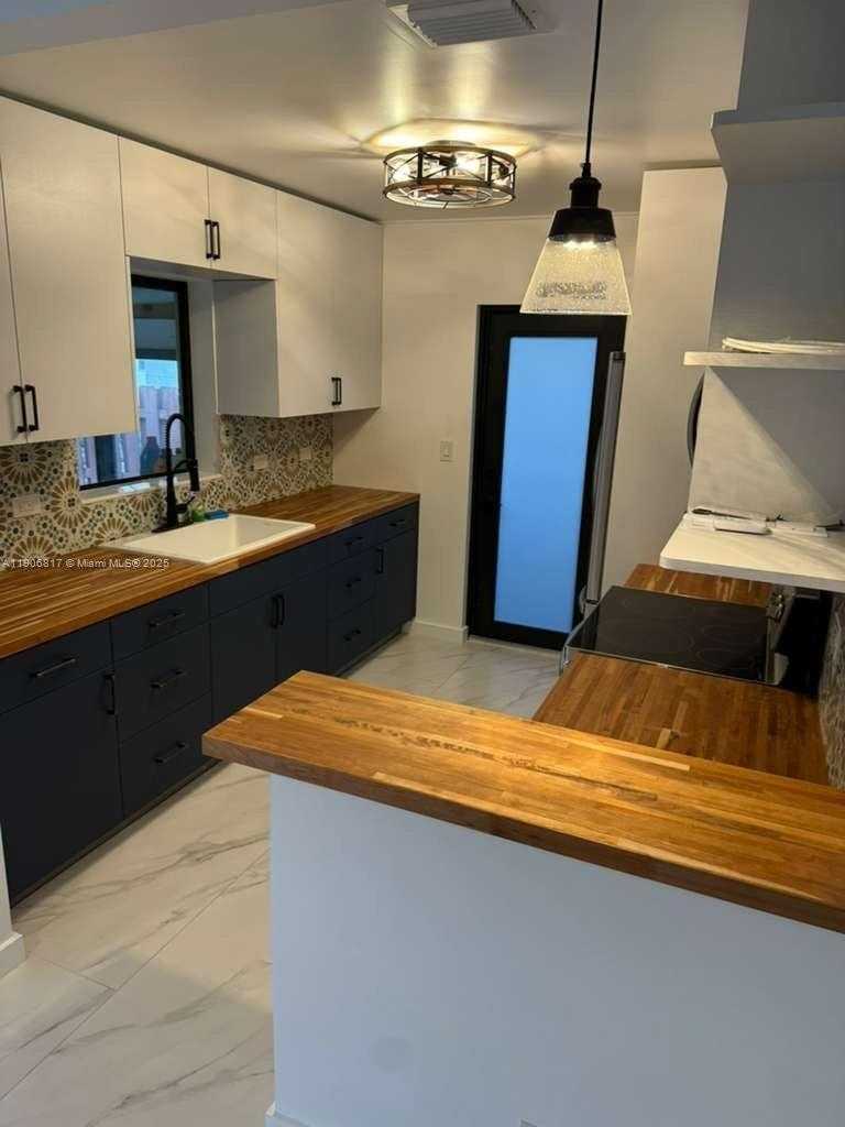 Small Image of 117 NORTH EAST 2ND TER, Hallandale Beach Number 3