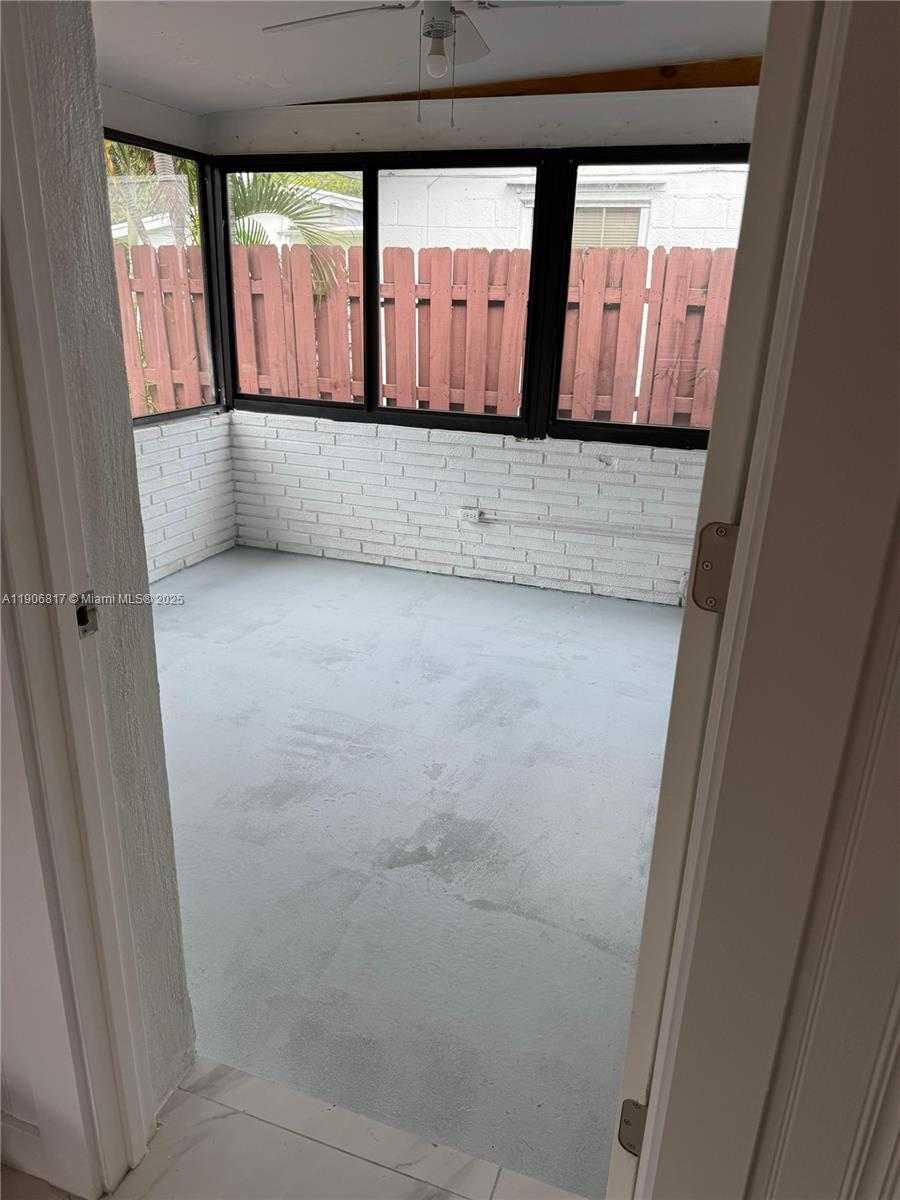 Small Image of 117 NORTH EAST 2ND TER, Hallandale Beach Number 30