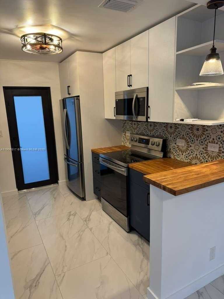 Small Image of 117 NORTH EAST 2ND TER, Hallandale Beach Number 4