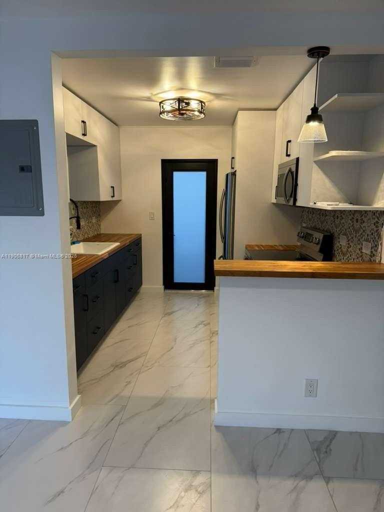 Small Image of 117 NORTH EAST 2ND TER, Hallandale Beach Number 5