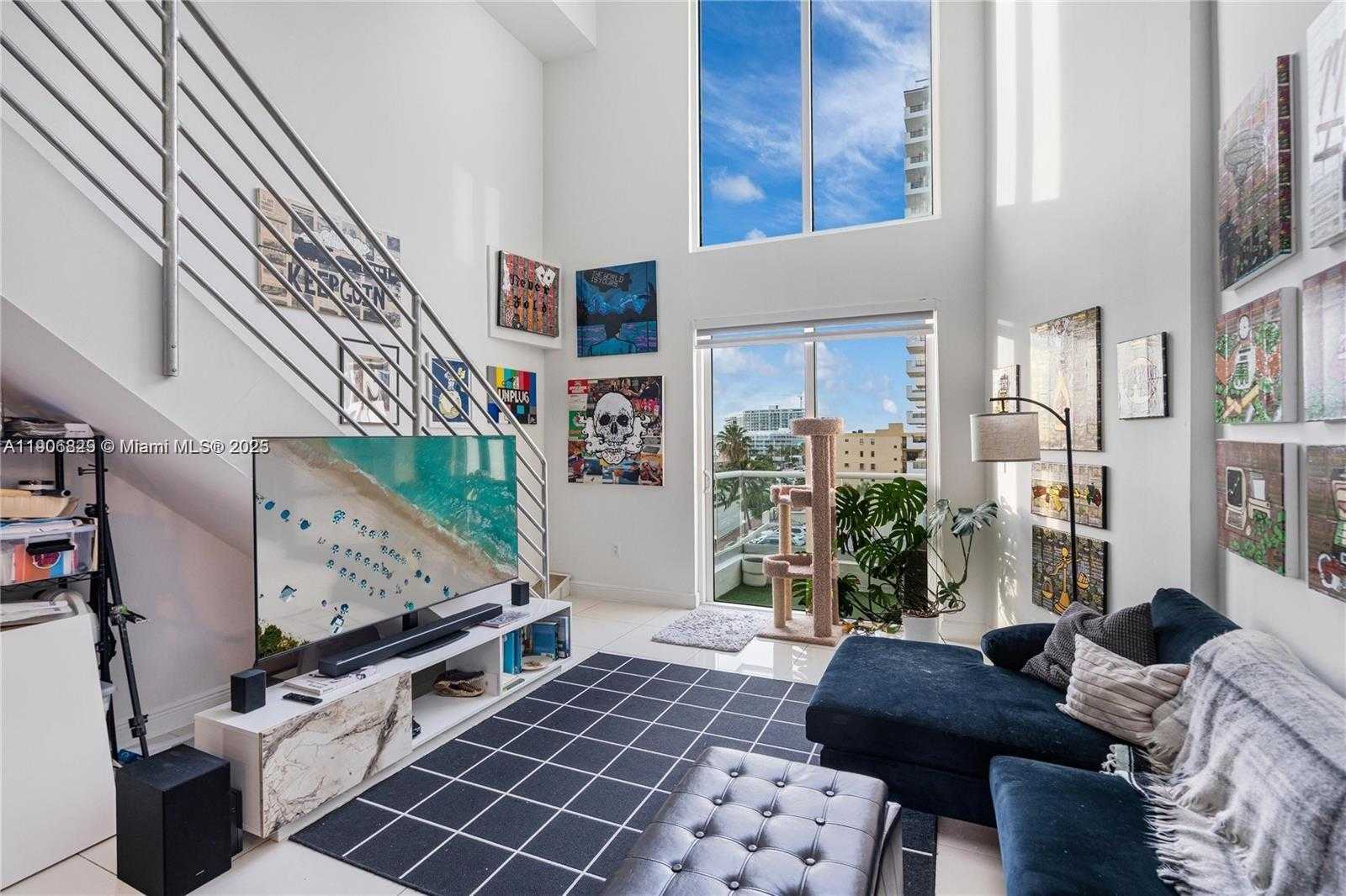 Small Image of 6362 COLLINS AVE #506, Miami Beach Number 1