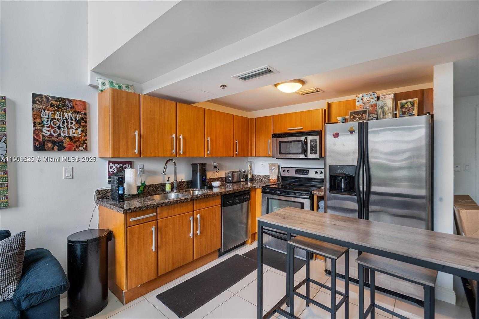 Small Image of 6362 COLLINS AVE #506, Miami Beach Number 7