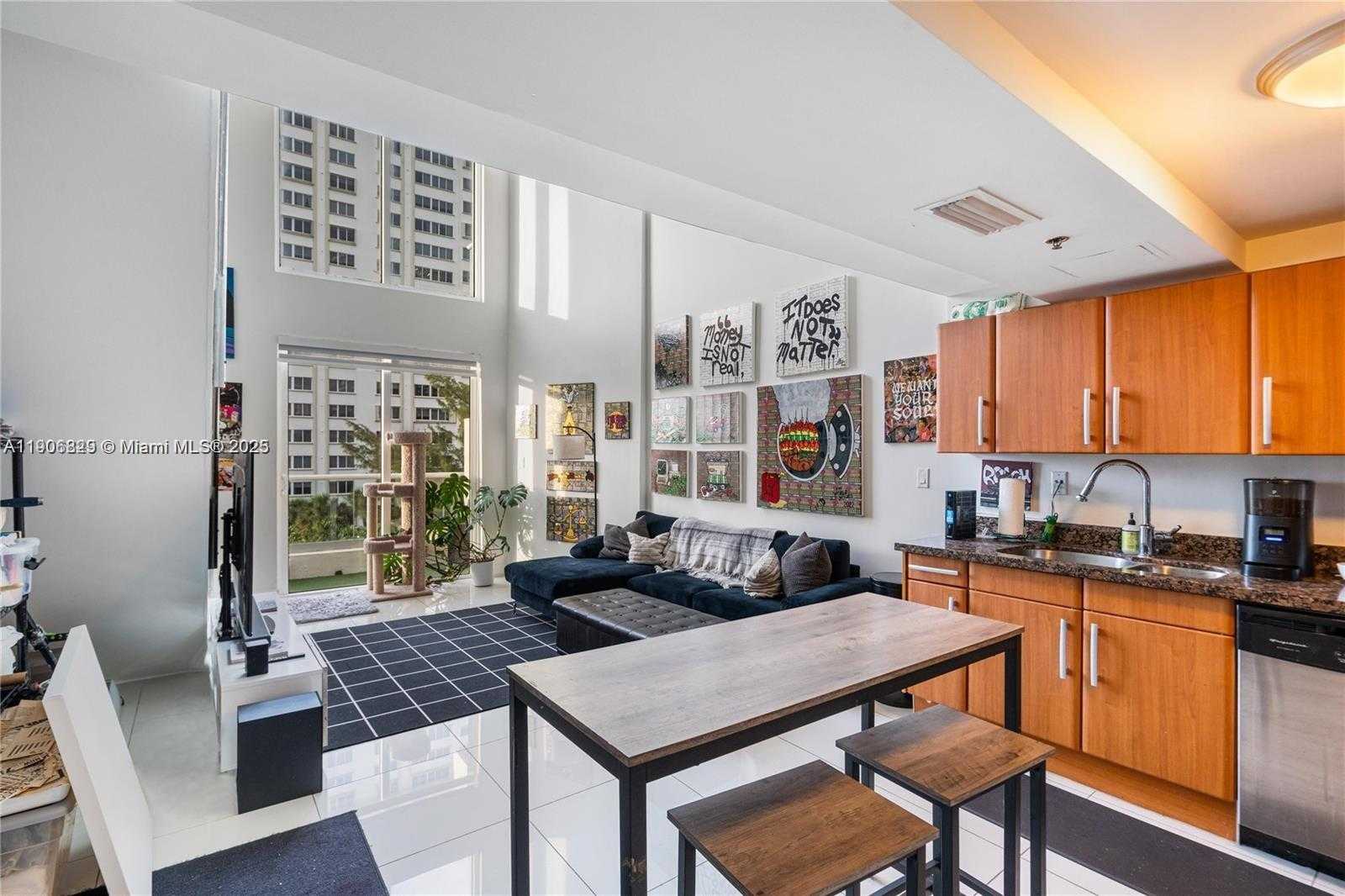 Small Image of 6362 COLLINS AVE #506, Miami Beach Number 9
