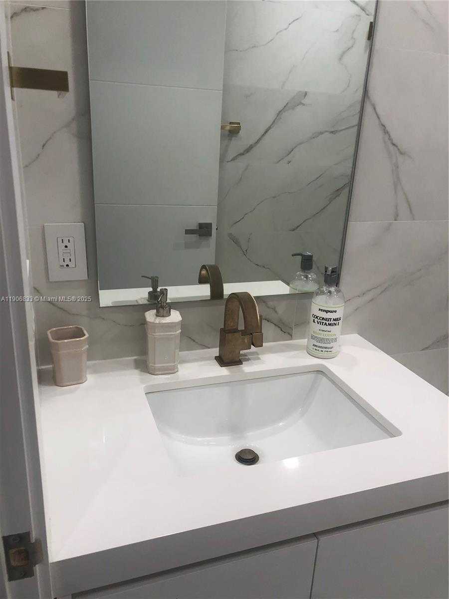 Small Image of 10185 COLLINS AVE #1510, Bal Harbour Number 4