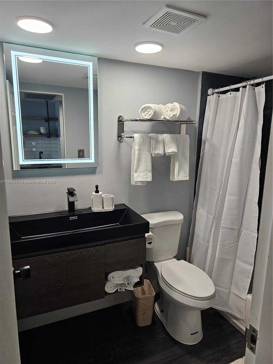 Small Image of 19201 COLLINS AVE #324, Sunny Isles Beach Number 3