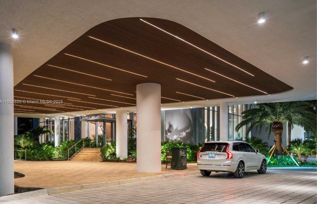 Small Image of 700 NE 24 ST #406, Miami Number 18