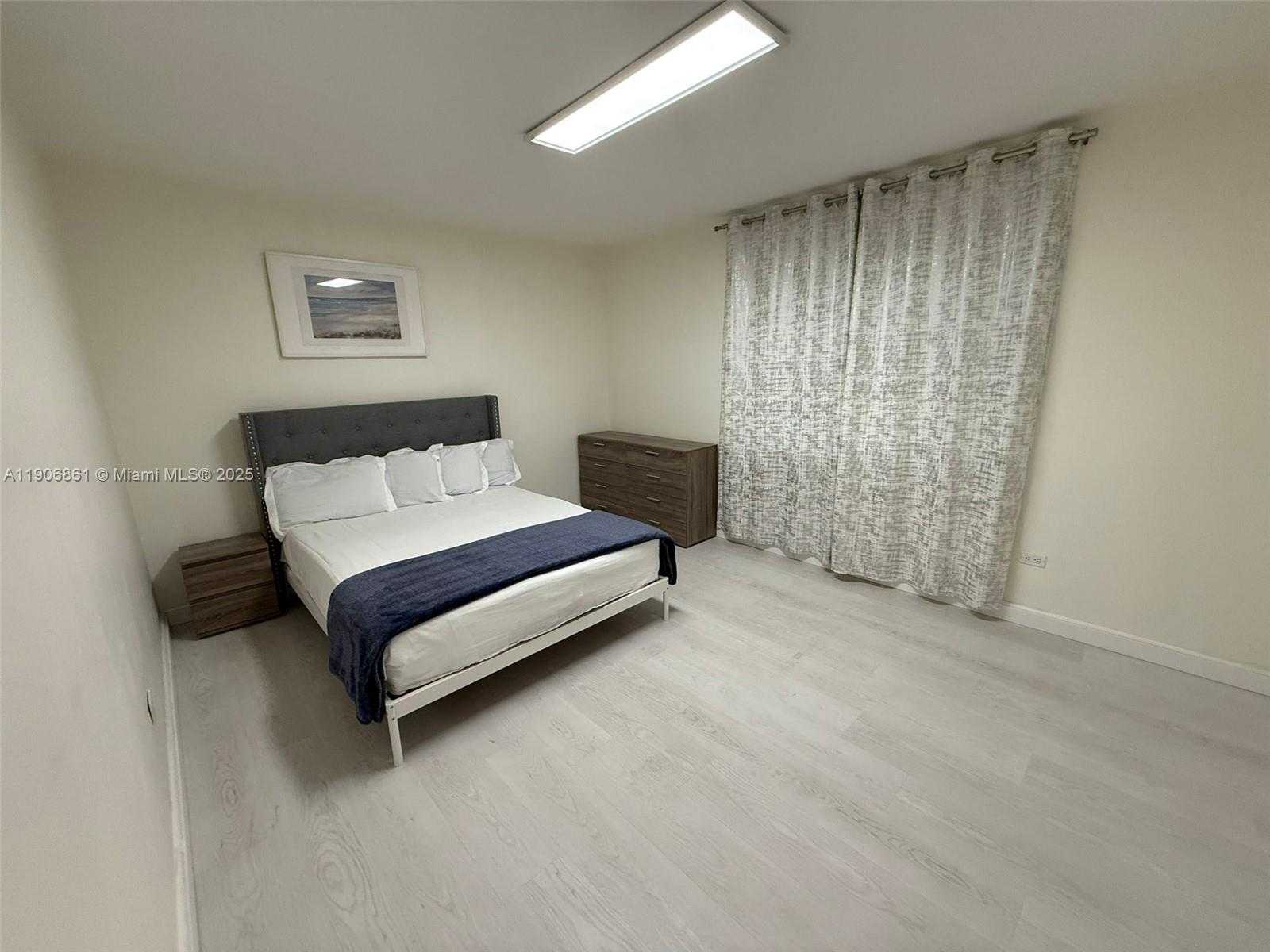 Small Image of 245 189TH TER, Sunny Isles Beach Number 12