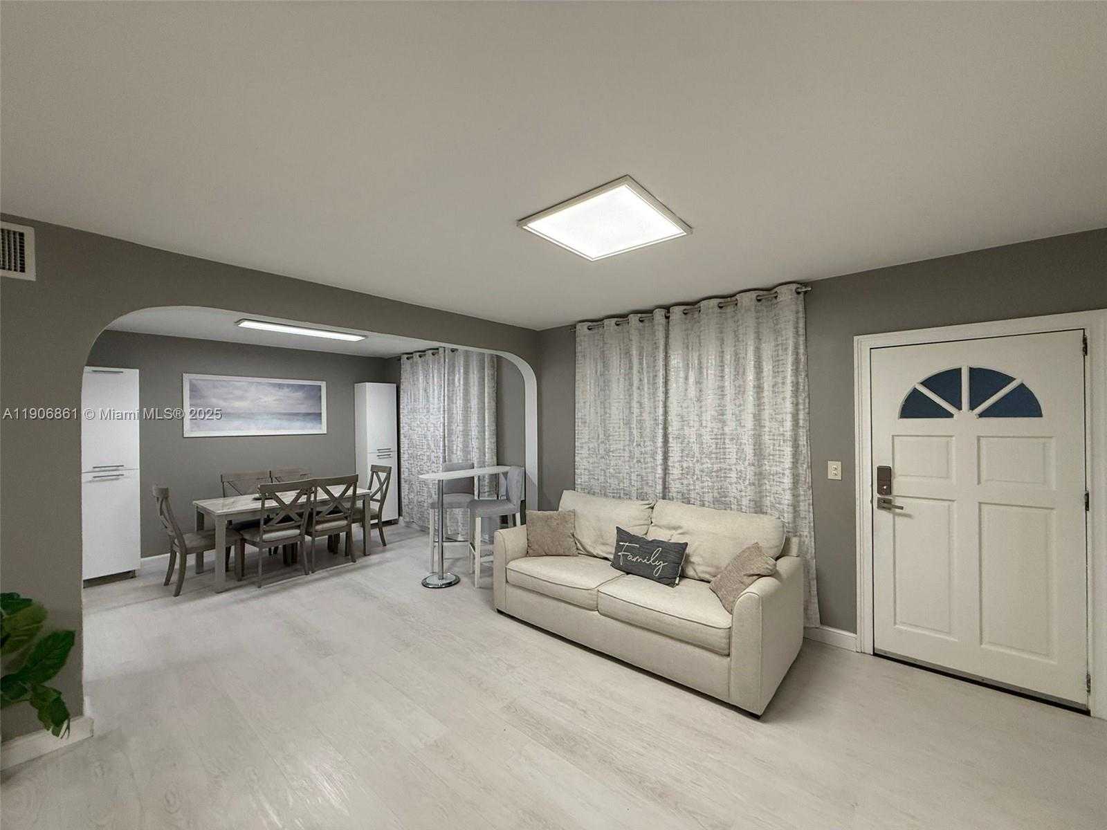 Small Image of 245 189TH TER, Sunny Isles Beach Number 17