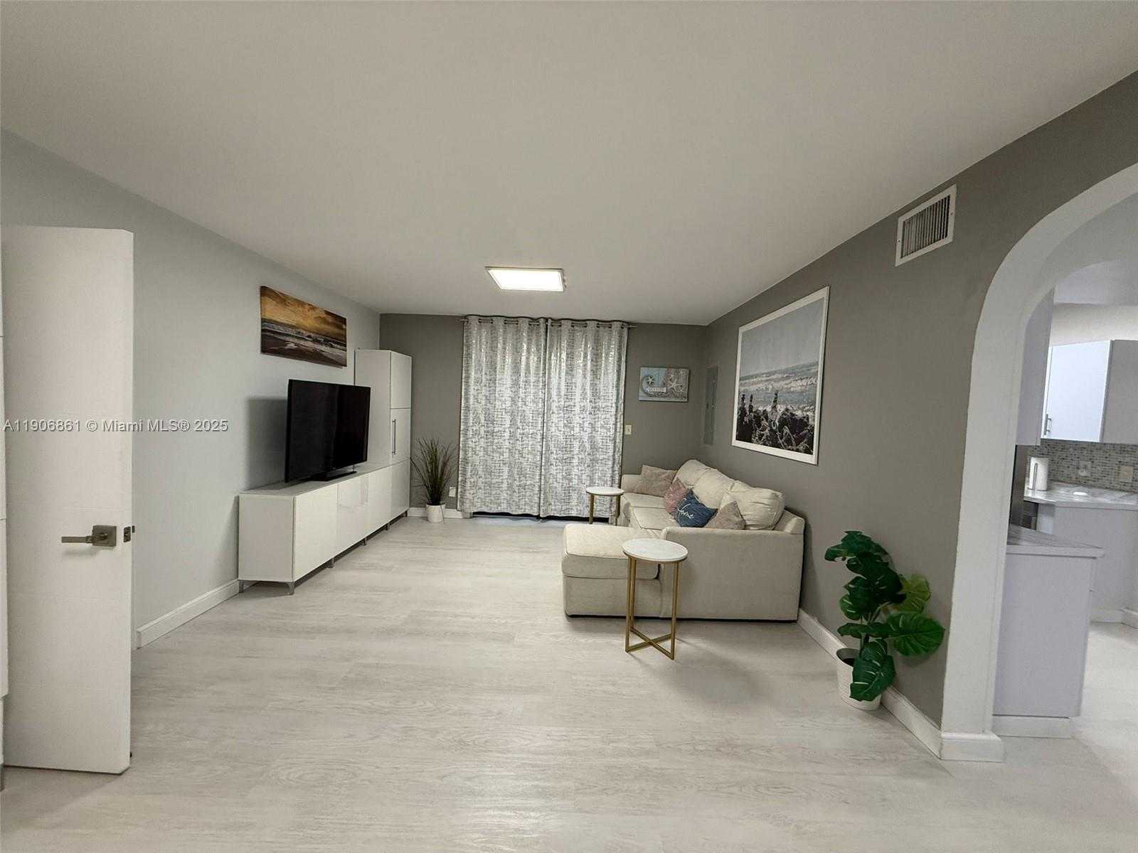Small Image of 245 189TH TER, Sunny Isles Beach Number 19