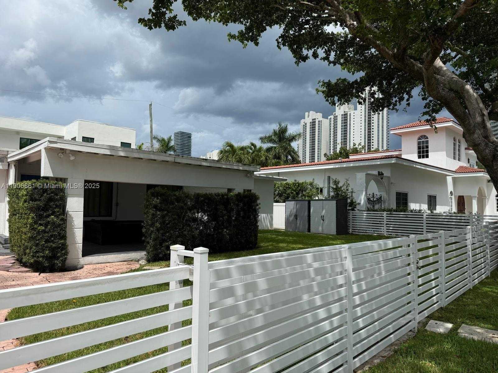 Small Image of 245 189TH TER, Sunny Isles Beach Number 2