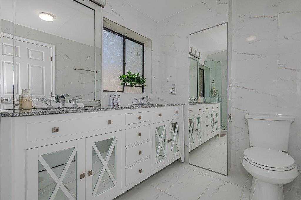 Small Image of 245 189TH TER, Sunny Isles Beach Number 22