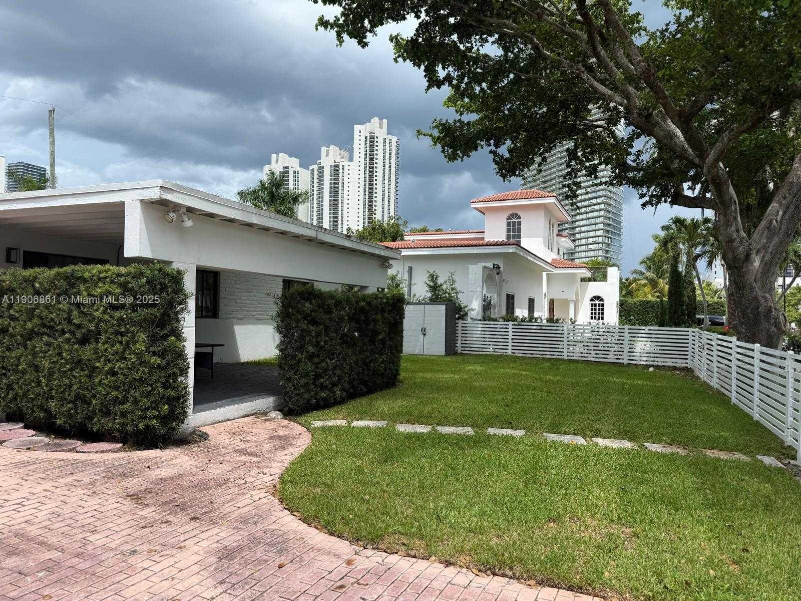 Small Image of 245 189TH TER, Sunny Isles Beach Number 32