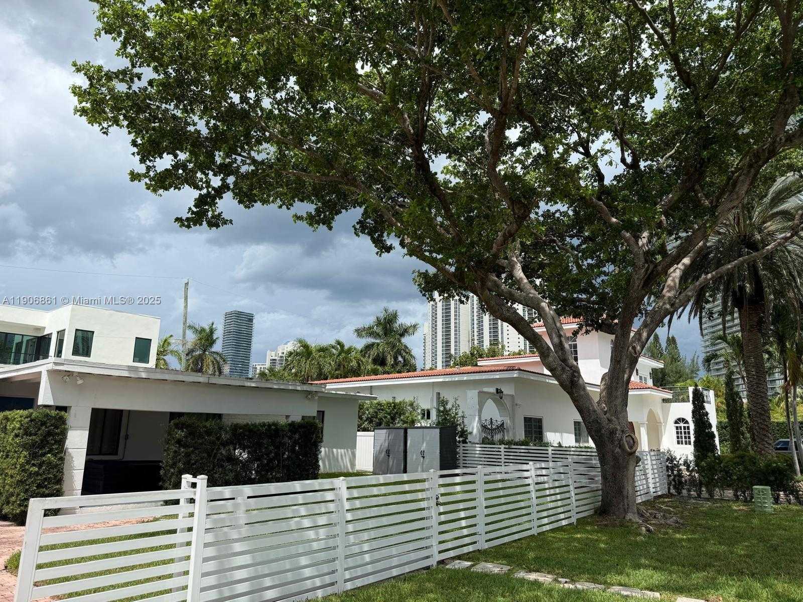 Small Image of 245 189TH TER, Sunny Isles Beach Number 35