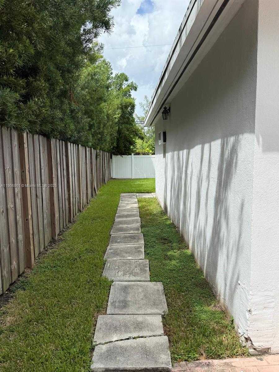 Small Image of 245 189TH TER, Sunny Isles Beach Number 37