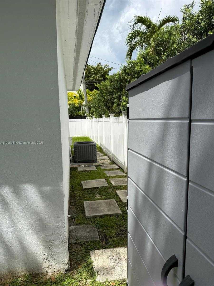 Small Image of 245 189TH TER, Sunny Isles Beach Number 38