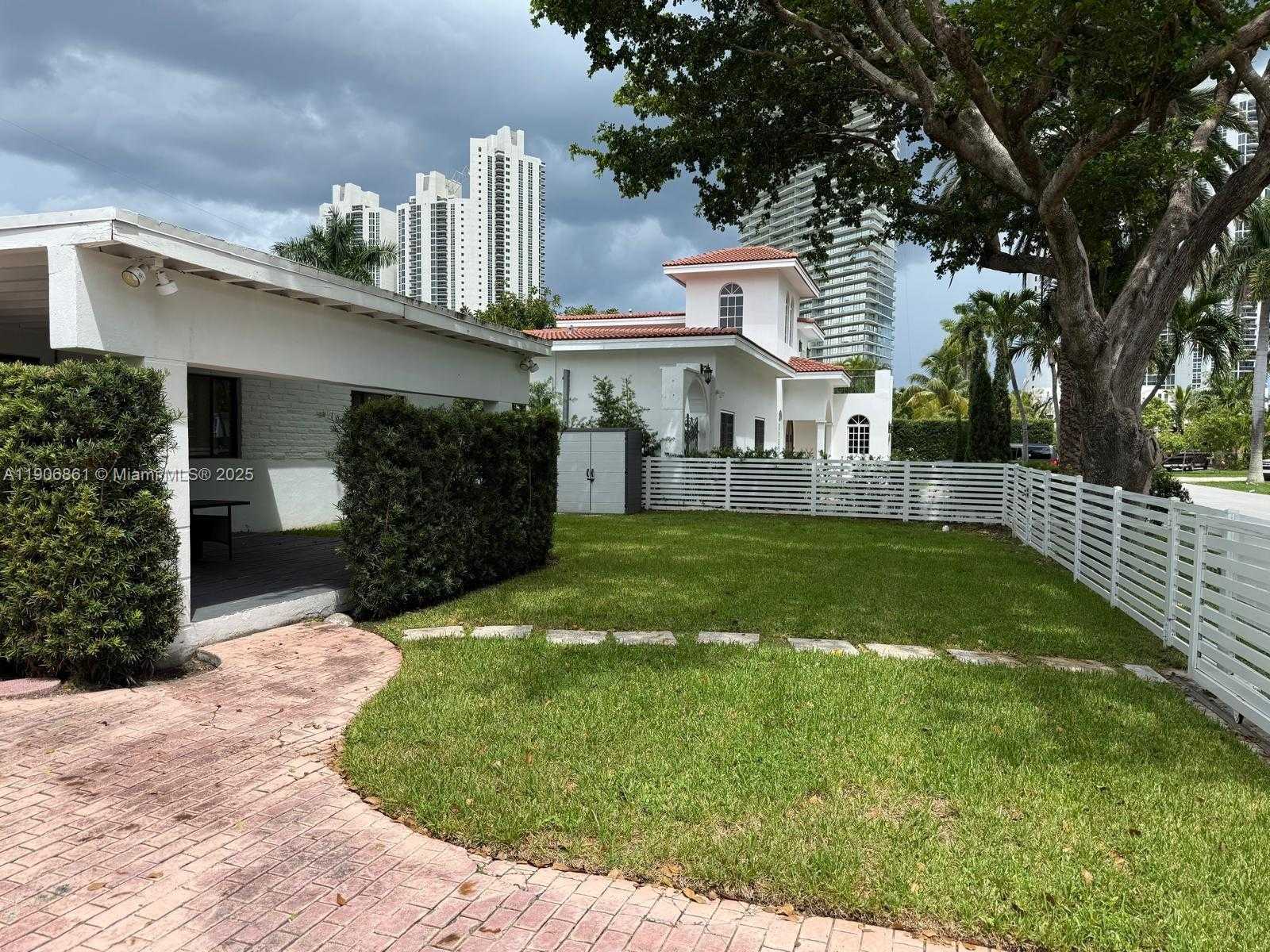 Small Image of 245 189TH TER, Sunny Isles Beach Number 4