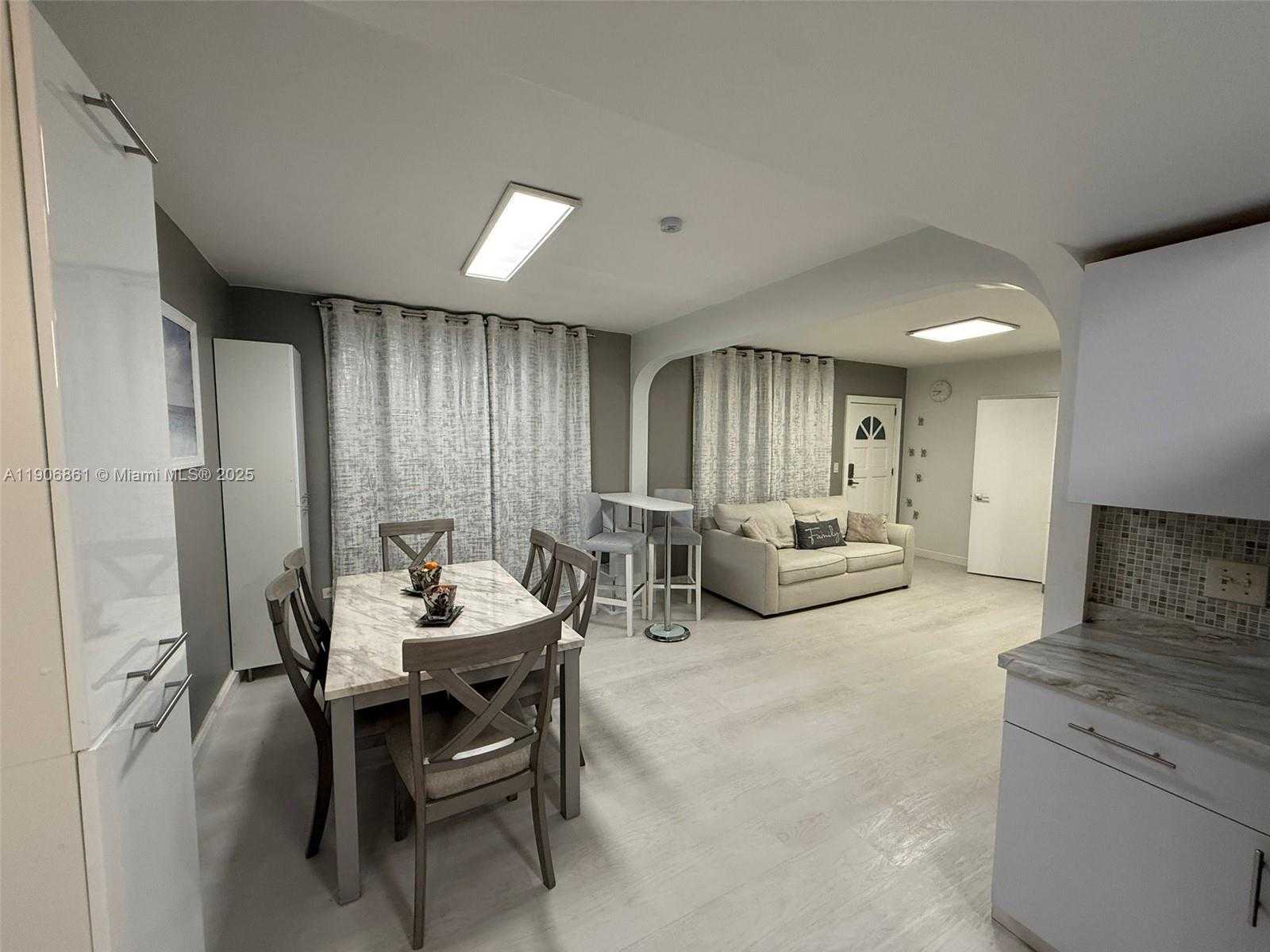 Small Image of 245 189TH TER, Sunny Isles Beach Number 8