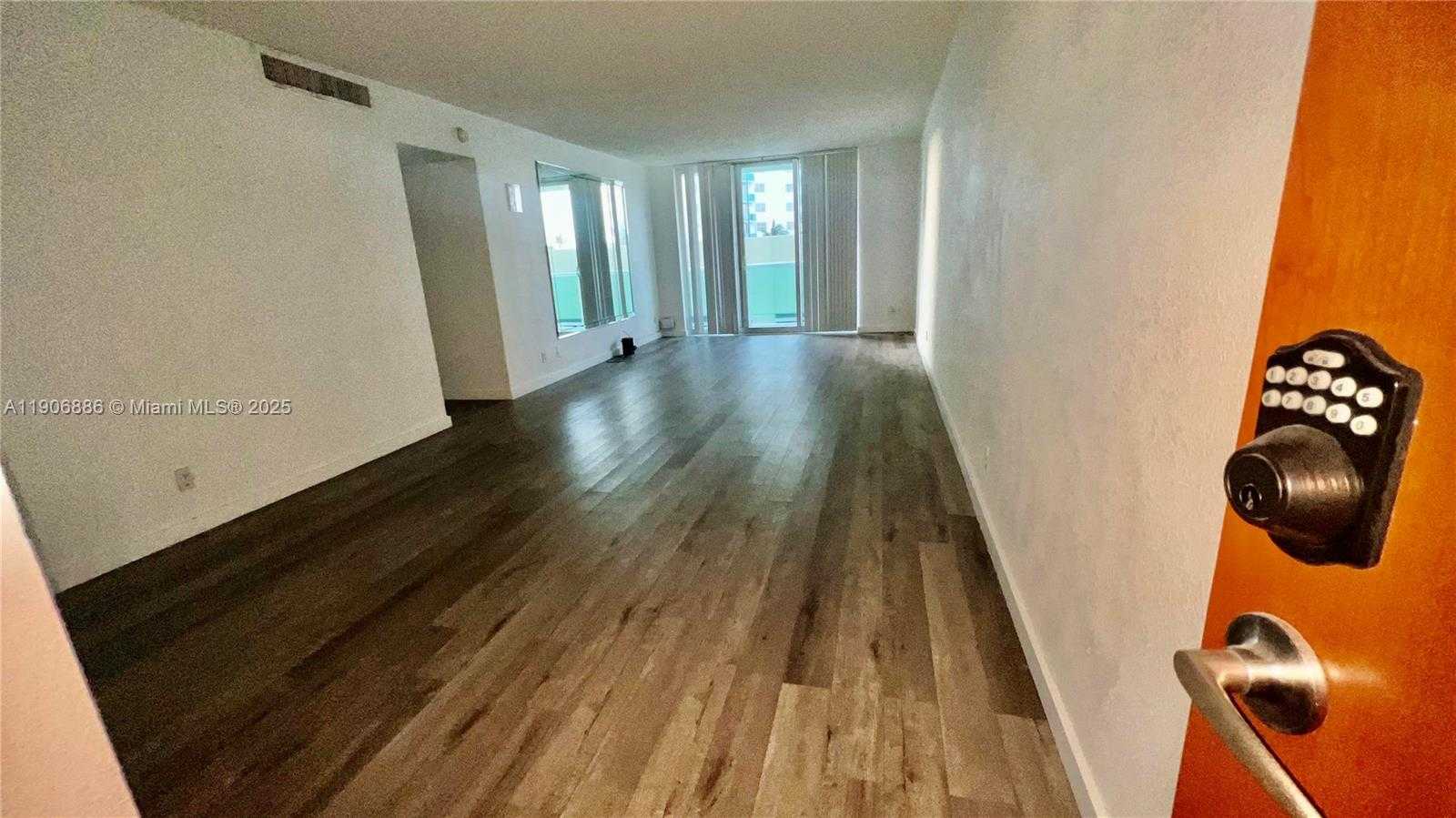 Small Image of 3901 SOUTH OCEAN DR #3C, Hollywood Number 1
