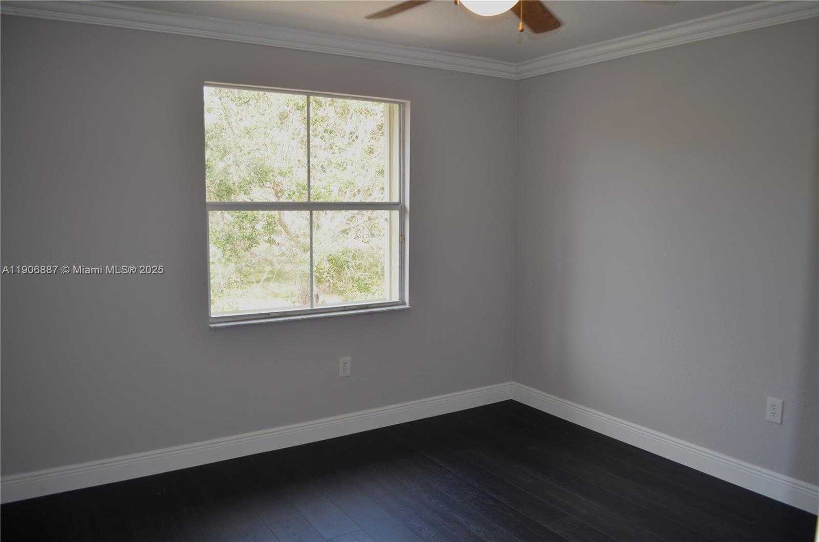 Small Image of Pembroke Pines Number 12