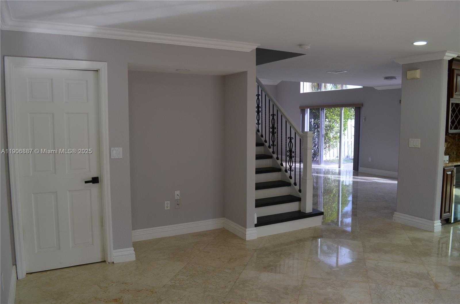 Small Image of Pembroke Pines Number 7