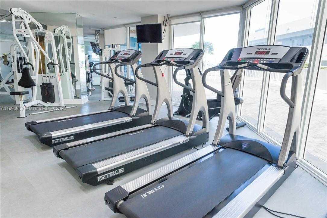 Small Image of 6301 COLLINS AVE #2401, Miami Beach Number 11