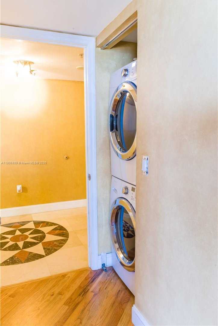 Small Image of 6301 COLLINS AVE #2401, Miami Beach Number 27