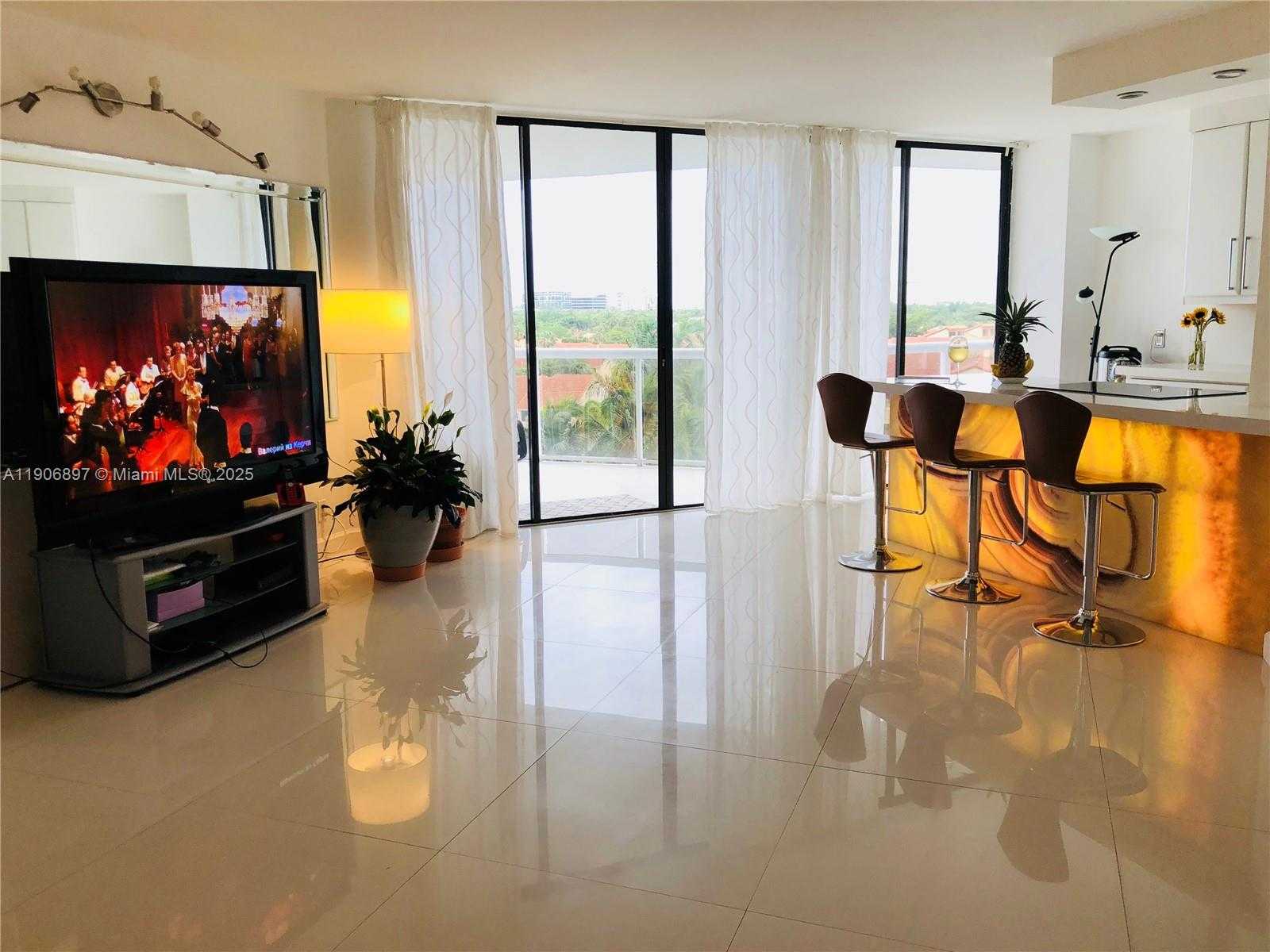 Small Image of 3610 YACHT CLUB DR #609, Aventura Number 2