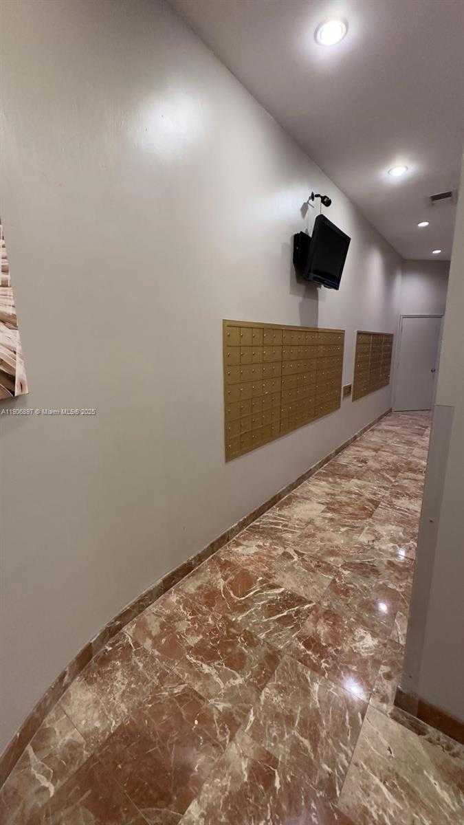 Small Image of 3610 YACHT CLUB DR #609, Aventura Number 25